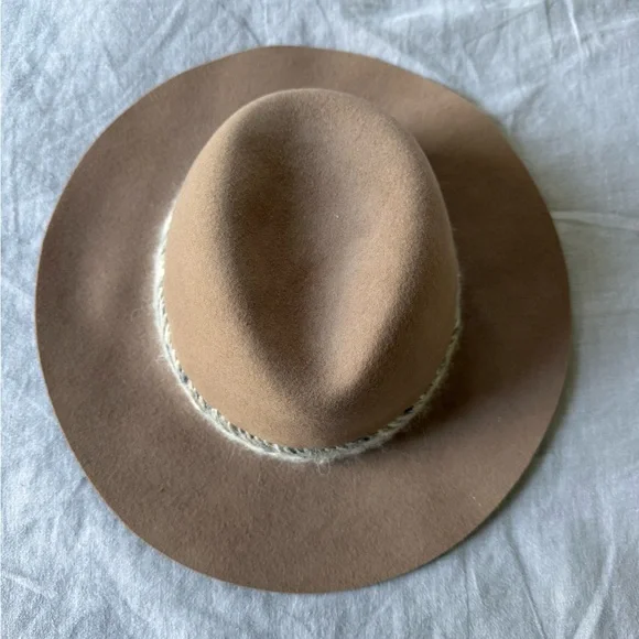 Zara Feathered Hat 🤍💙 - Picture 2 of 6